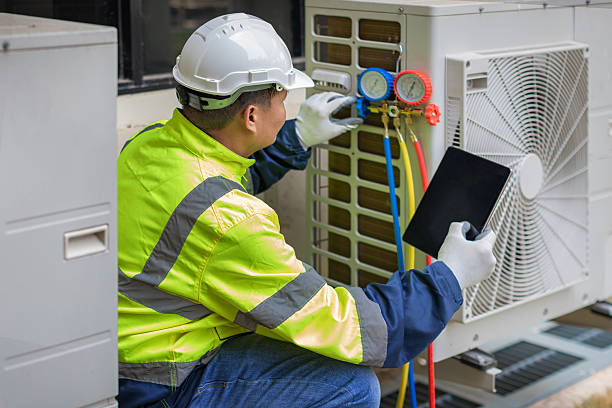 Professional Hvac technician working in Kenedy, TX